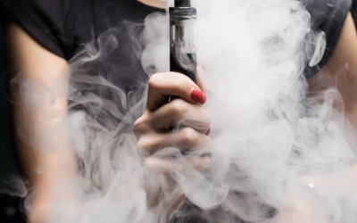 Los cigarrillos electrónicos: pueden ayudar a dejar de fumar, pero no son inocuos